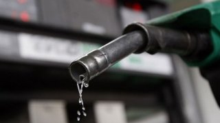 Petrol üretimde azalma ve yaptırım etkisiyle yükseldi