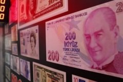 Piyasanın yıl sonu dolar tahmini geriledi
