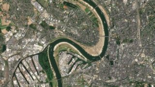 Ren Nehri'nde düşen su seviyesi nakliyeyi zorlaştırdı