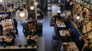 Restoranlarda servis ücreti alınması yasaklandı