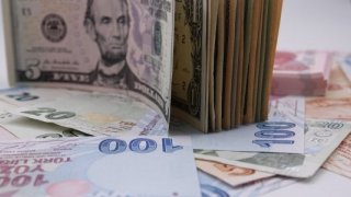 Reuters: Türk lirası, dolar karşısında %12 değer kaybedecek