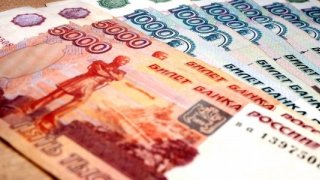 Rus rublesi dolar karşısında değer kaybetmeye devam ediyor