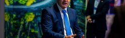 Sabancı'da bayrak değişimi