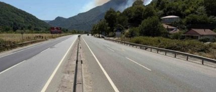 Sakarya’da D-650 kara yolu trafiğe kapatıldı