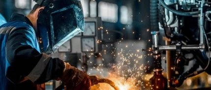 Sanayi üretimi ocakta aylık bazda yüzde 2,4 azaldı, yıllık bazda yüzde 7,6 arttı