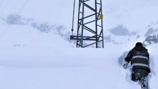 Şırnak'ta bir metreyi bulan karda enerji nöbeti