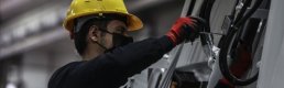 Standart dışı baret ve maskeler mercek altında