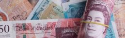 Sterlin Hunt'ın yeni mali plan açıklamasını beklerken geriledi