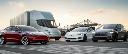 Tesla 5 milyonuncu elektrikli aracını banttan indirdi