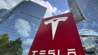 Tesla, ABD'de sunulan teşvikler sonrasında Almanya planlarını gözden geçiriyor