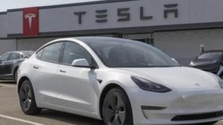 Tesla, Çin’de elektrikli araç fiyatlarında yeniden indirime gitti