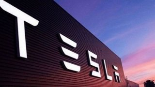 Tesla hisseleri 2 milyar dolarlık fon planıyla yükseldi