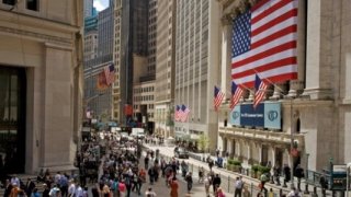 Ticaret Savaşı ve Zayıf Verilerle Wall Street Düştü