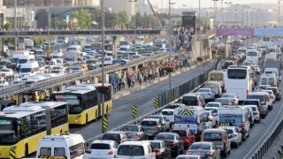 Trafiğe kayıtlı taşıt sayısı Aralık’ta yıllık yüzde 45,4 düştü