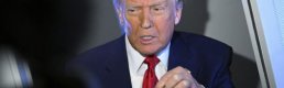 Trump, 5 milyon dolarlık altın kartı tanıttı