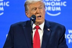 Trump, Davos sahnesinde: Grönland'ı kaba kuvvet kullanmadan geri alacağız