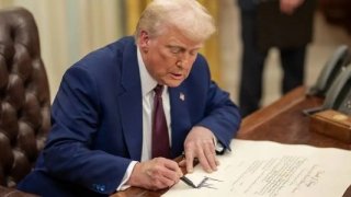 Trump imzaladı: Çelik ve alüminyum vergisi iki katına çıkarıldı