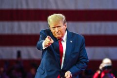 Trump'ın yeni hedefi medya sektörü