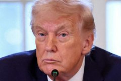 Trump, Küba'ya petrol sağlayan ülkelere ek gümrük vergisi getirdi