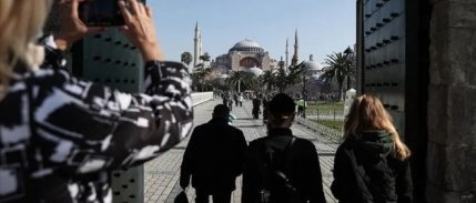 Türkiye'de ikamet izni alan yabancı sayısı açıklandı: En az yabancının bulunduğu il belirlendi