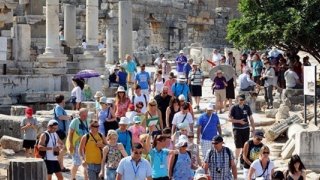 TÜROFED Başkanı Osman Ayık: Bu yıl 30 milyon turist bandını aşarız