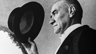 Ulu Önder Mustafa Kemal Atatürk'ü saygı, minnet ve özlemle anıyoruz