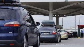 Yabancı plakalı araçlara kesilen ceza ödenmeden yurt dışına çıkılamayacak