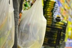 'Çevreci' bahanesiyle kağıt ve bez çanta dayatan marketlere ceza yolda