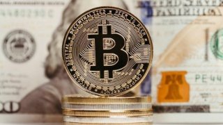 Zirvesinden gerileyen Bitcoin için yeni rekor tahmini