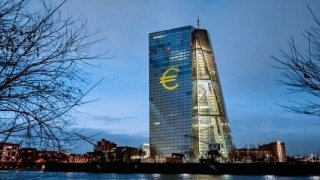 Avrupa Merkez Bankası 5 yıl aranın ardından ilk kez faiz indirdi