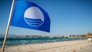 Bakan Ersoy açıkladı: Ülkemizin 16 plajında daha mavi bayrak dalgalanacak