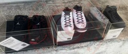 Bakanlıktan satılık Michael Jordan imzalı ayakkabı