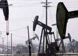 Brent petrol sıkılaşan arz ve büyüme endişeleri arasında dengelendi