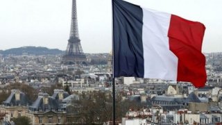 Fransa, düşen kredi notu nedeniyle tasarrufa gidiyor