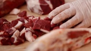 Kırmızı et fiyatları düştü: Gerileme devam eder mi?