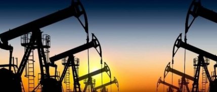 Küresel ticari belirsizliklerle petrol fiyatlarındaki düşüş sürüyor