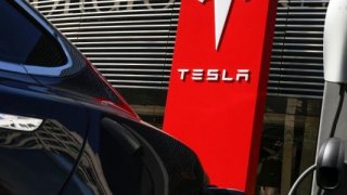 Tesla, Almanya'da 400 kişiyi işten çıkarmayı planlıyor